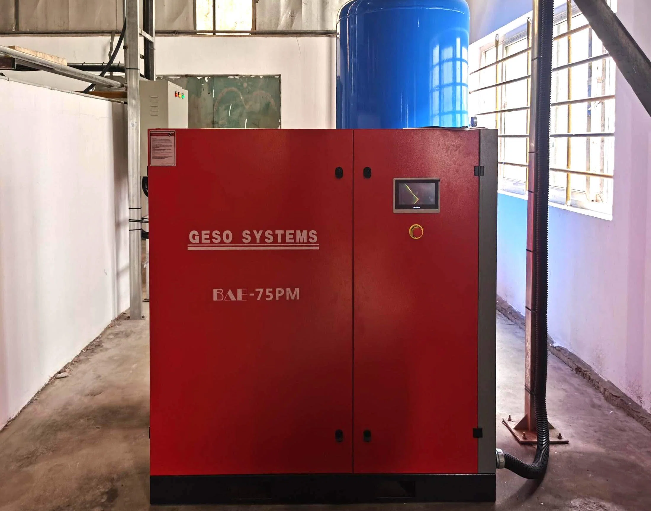 Solusi Kompresor Screw 75kW kanggo Pabrik Kimia lan Lapisan
